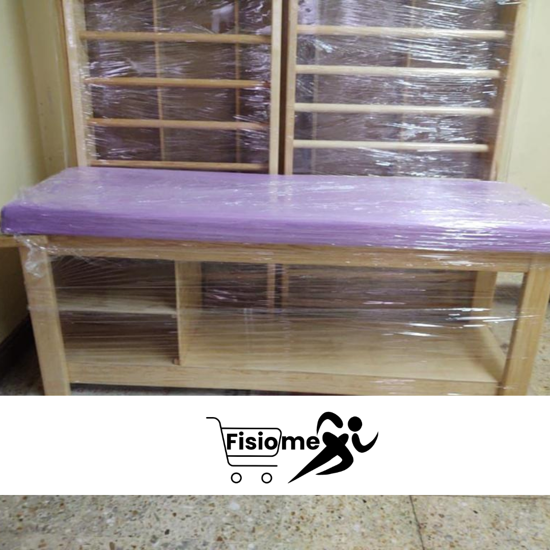 Cama de tratamiento con entrepaños